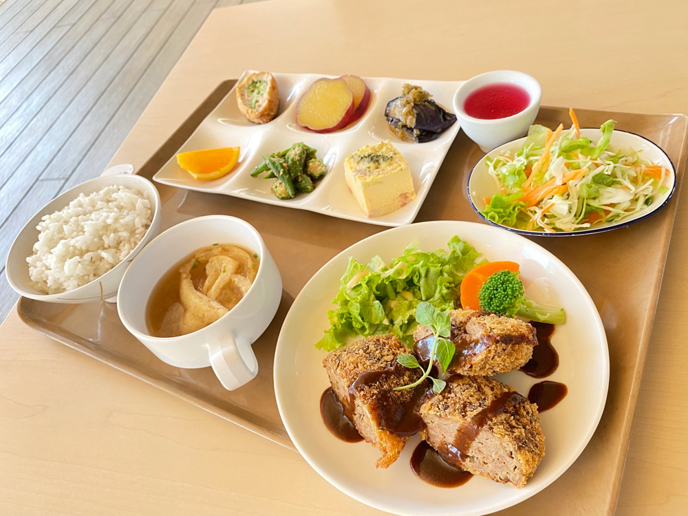 画像：いのししメンチカツランチ
